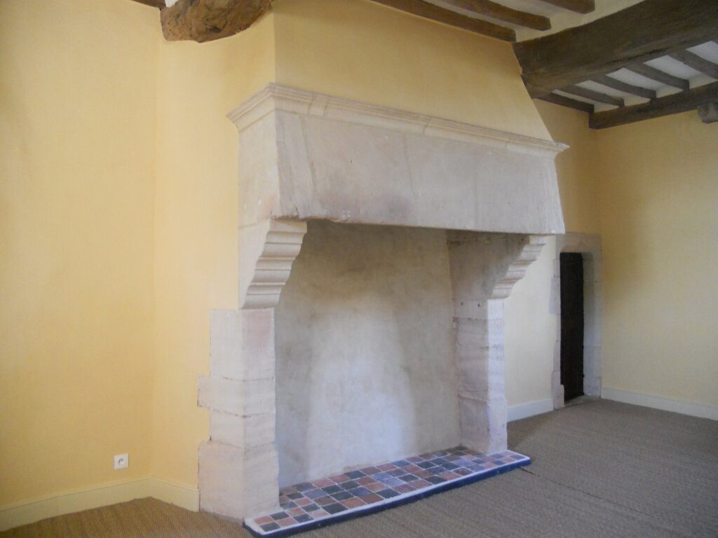 Manor of Saint-Ortaire: A Late-Medieval and Early Renaissance Residence 3 Manoir de Saint-Ortaire