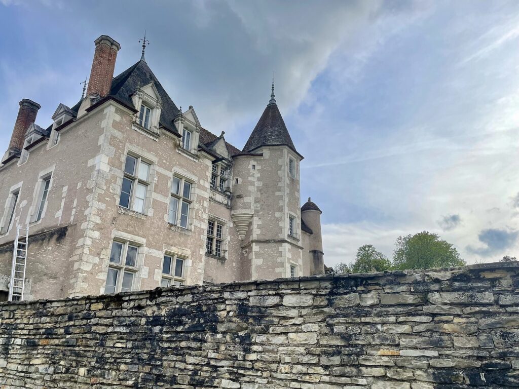 Chastenay Manor: A Historic Residence in Arcy-sur-Cure, France 1 manoir du Chastenay