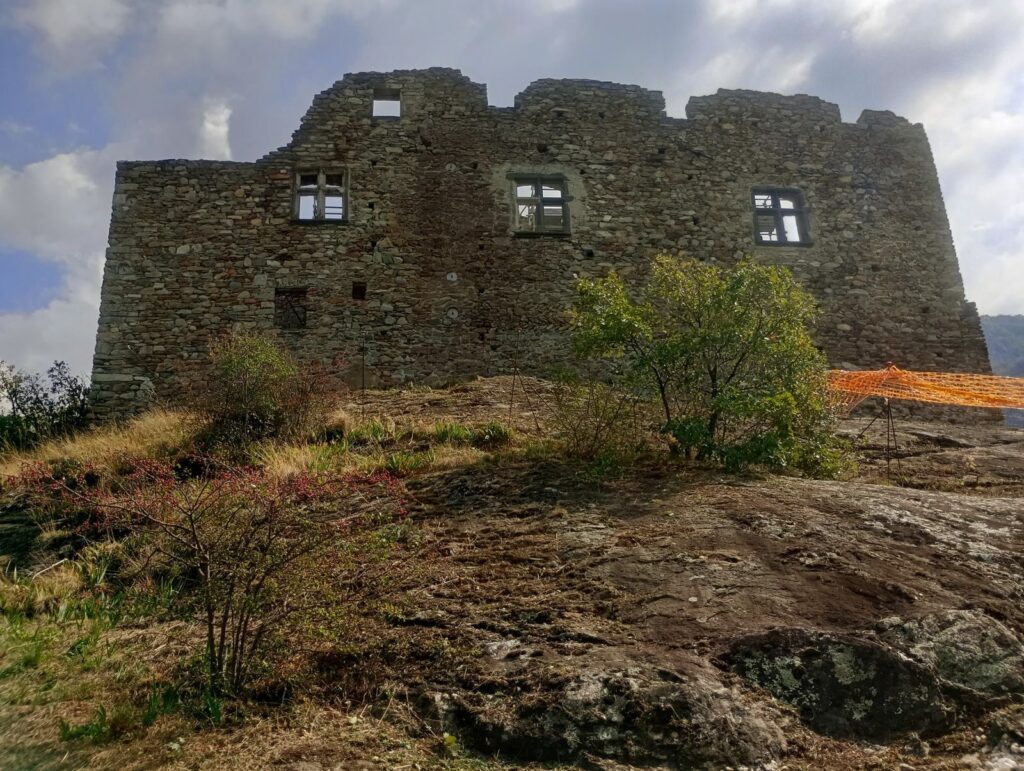 Pont Saint Martin Castle: A Medieval Stronghold in Italy 2 Pont Saint Martin Castle