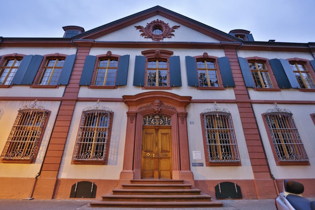 Holsteinerhof: A Baroque Town House and Diplomatic Venue in Basel 1 Holsteinerhof