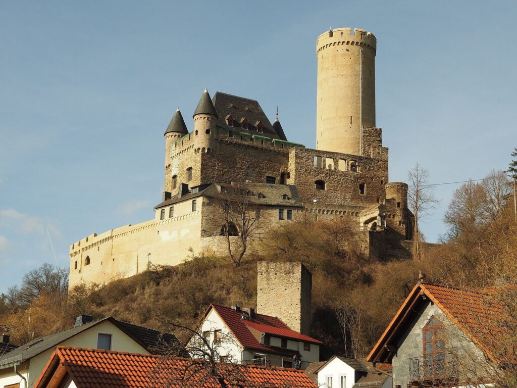 Schwalbach Castle: A Medieval Defensive Fortress in Germany 1 Schwalbach Castle