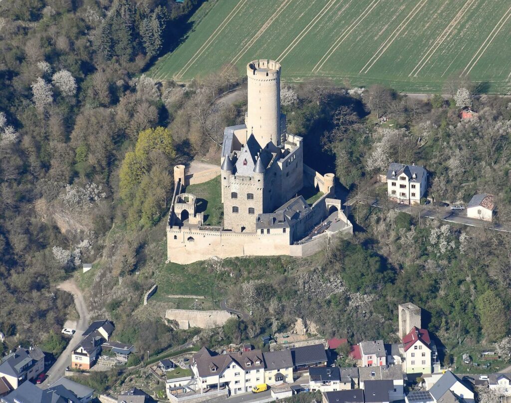 Schwalbach Castle: A Medieval Defensive Fortress in Germany 2 Schwalbach Castle