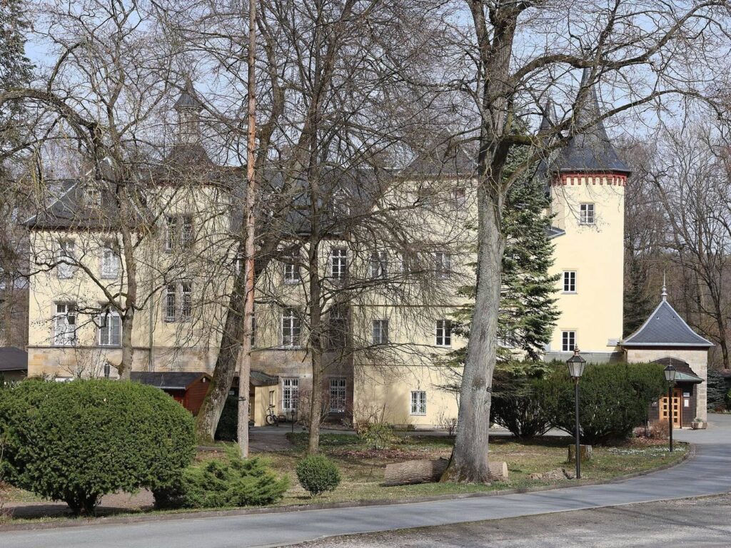 Neuhof Castle: A Historic Estate in Coburg, Germany 1 Schloss Neuhof