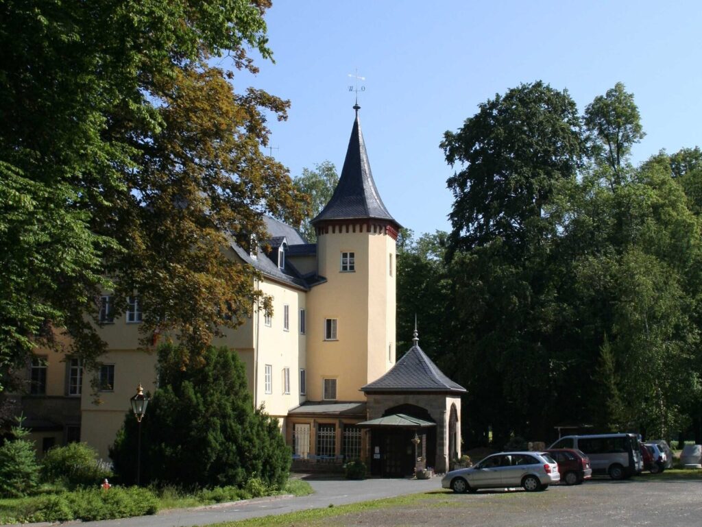 Neuhof Castle: A Historic Estate in Coburg, Germany 2 Schloss Neuhof