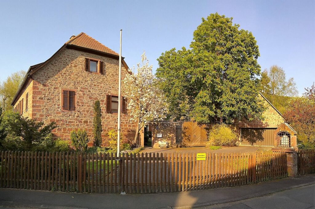 Riedern Moated Castle: A Medieval Castle of the von Riedern Family 1 Wasserburg Riedern