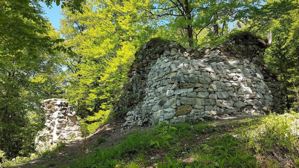 Hohenburg: A Castle and Regional Seat of Power near Lenggries 3 Hohenburg