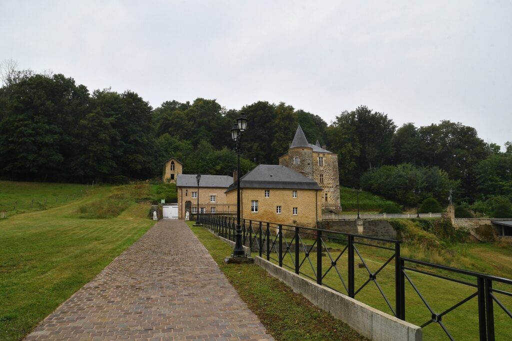 Rocan Castle: A 16th-Century Noble Residence in France 1 Château de Rocan