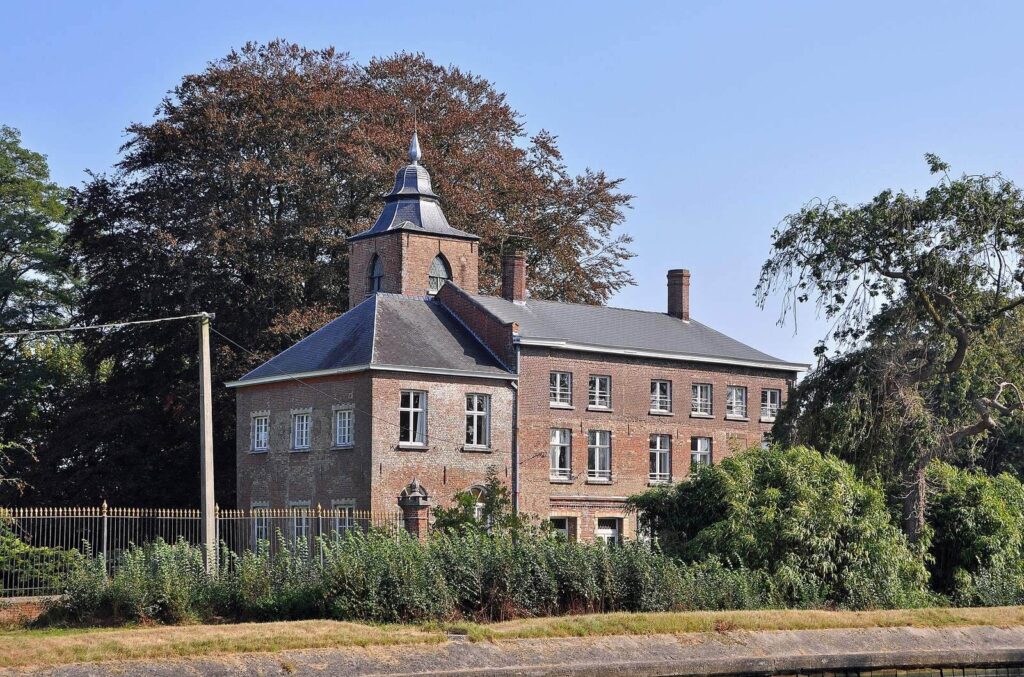 Kevergem Castle: A Moated Estate in Belgium 1 Kevergem Castle