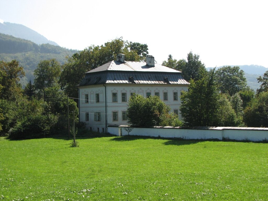 Söllheim Castle: A Baroque Castle in Hallwang, Austria 1 Söllheim Castle