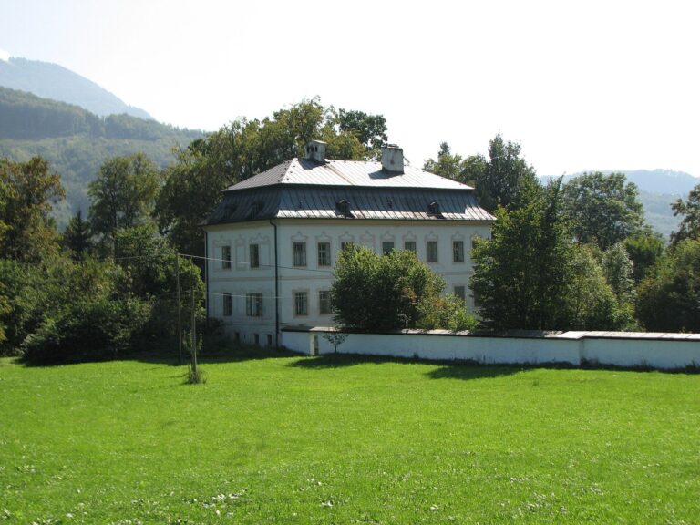 Söllheim Castle: A Baroque Castle in Hallwang, Austria