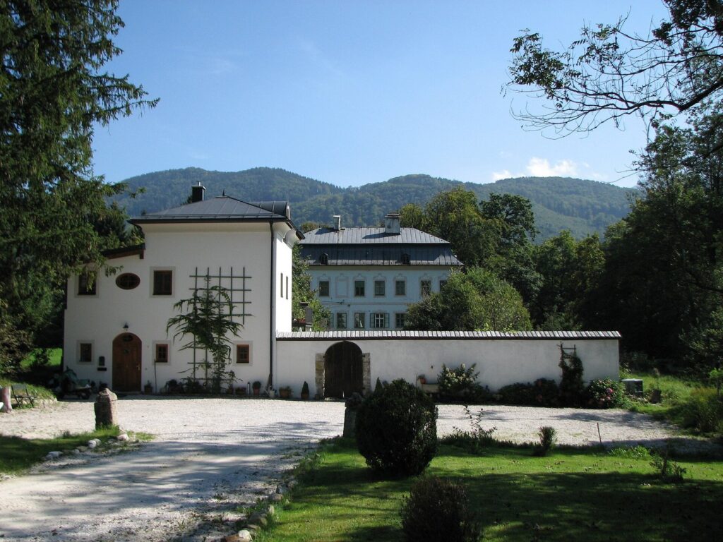 Söllheim Castle: A Baroque Castle in Hallwang, Austria 2 Söllheim Castle