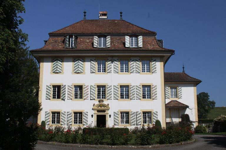 Diesbach-Torny Castle: A Baroque Residence in Switzerland