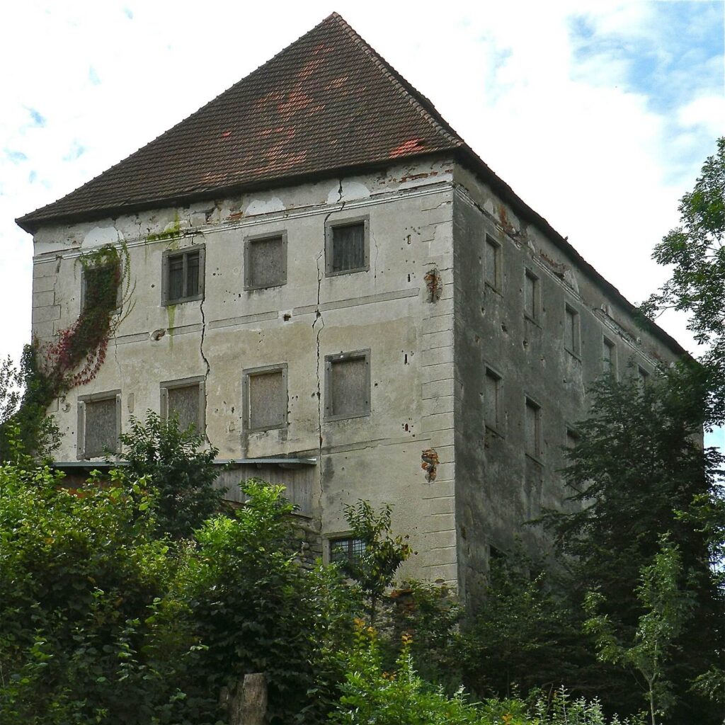 Castle in Arbing: A Medieval Hill Castle and Later Palace in Austria 1 Castle in Arbing