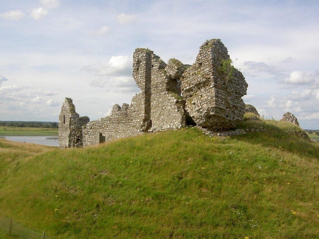 Clonmacnoise Castle: A Castle Beside an Early Irish Monastery 1 Clonmacnoise Castle