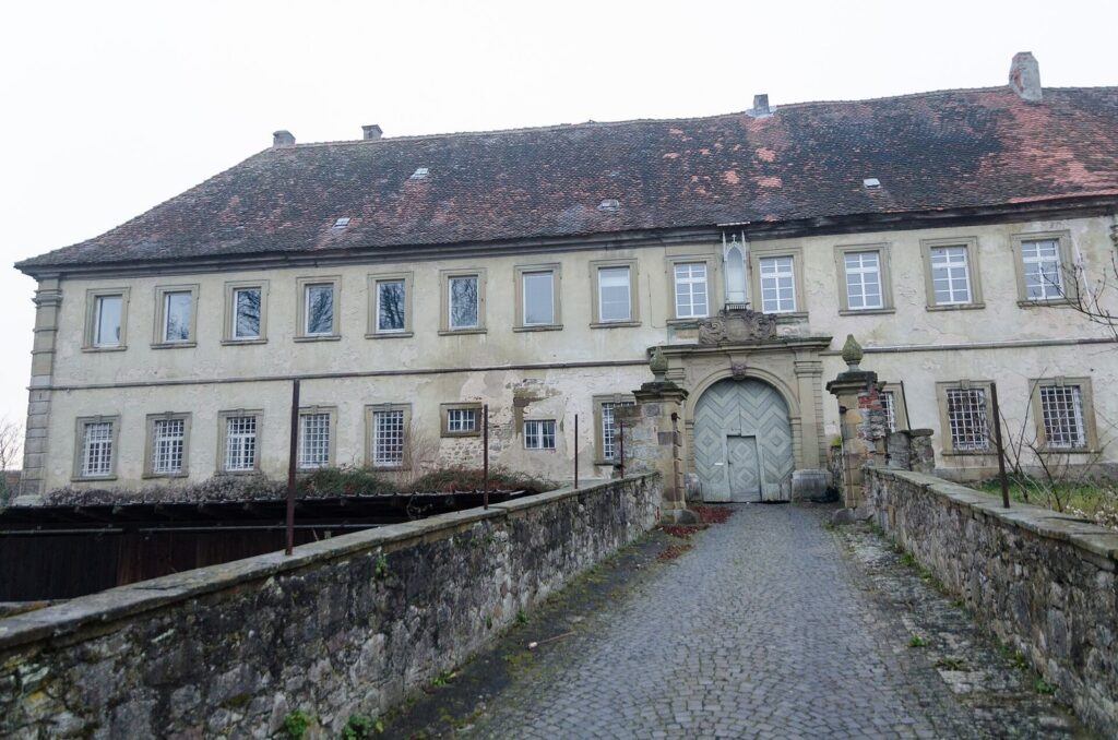 Ebenhausen Castle: A Former Würzburg Administrative and Court Seat 1 Schloss Ebenhausen