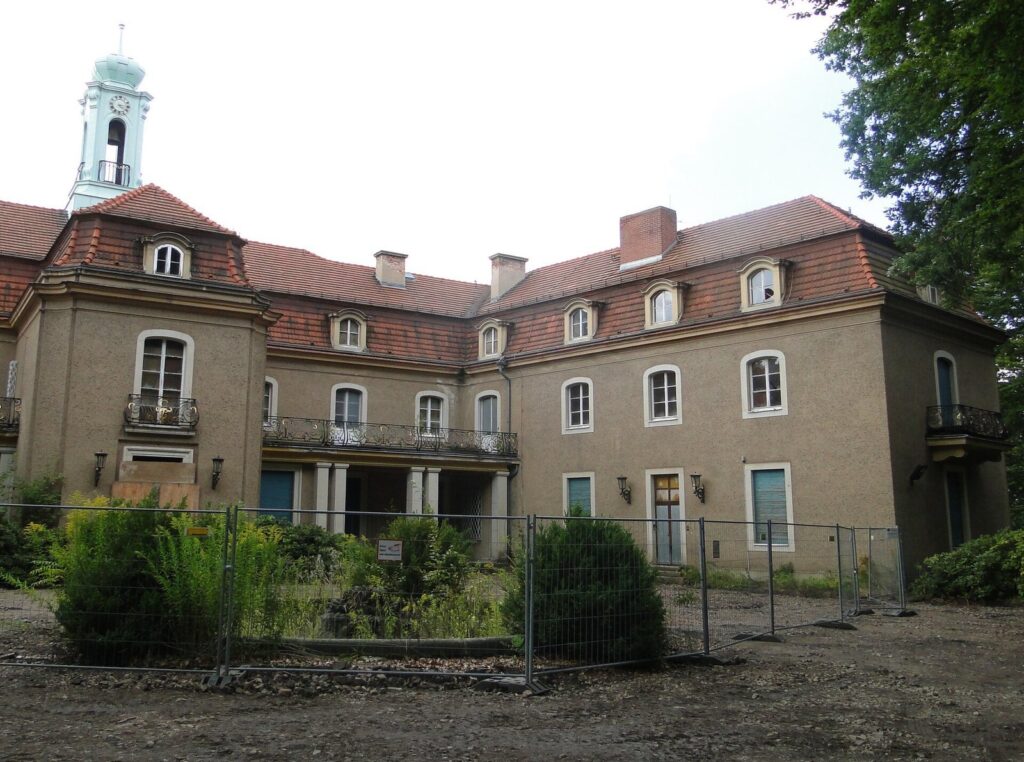 Schloss Wachwitz: A Royal Residence and Estate in Dresden 1 Schloss Wachwitz