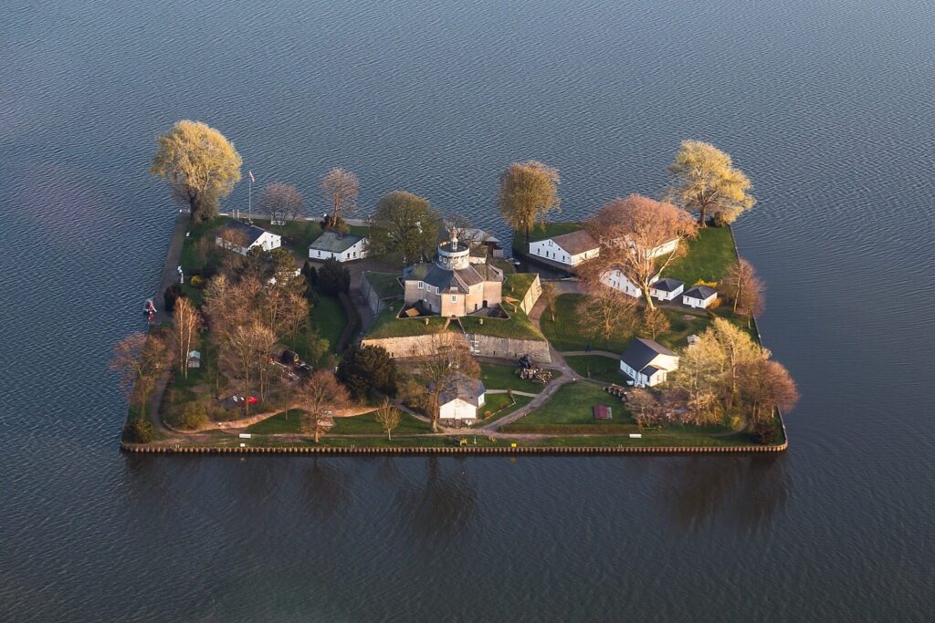 Wilhelmstein: An Artificial Island Fortress Built to Defend Schaumburg-Lippe 1 Wilhelmstein
