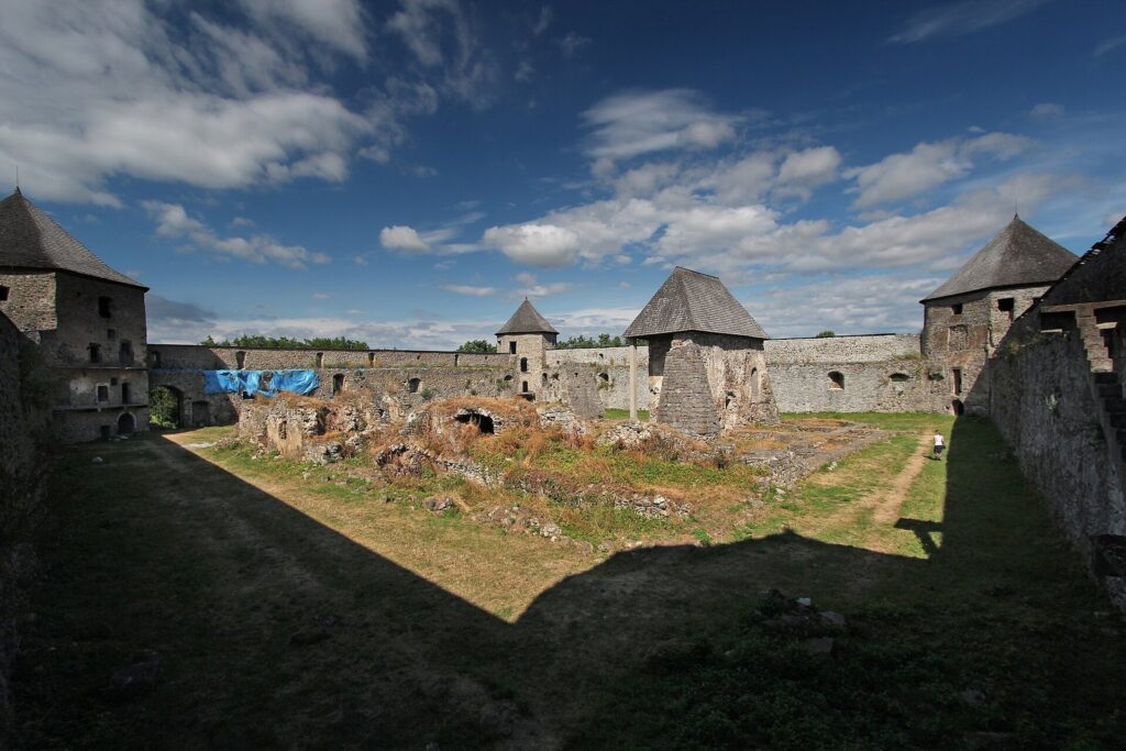 Bzovík: A Medieval Monastery Transformed into a Fortified Residence 1 Bzovík