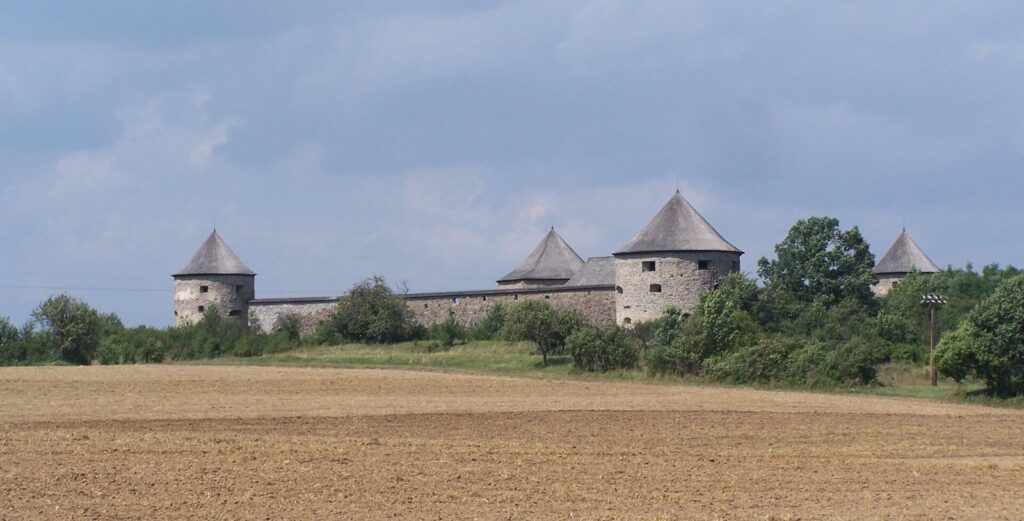 Bzovík: A Medieval Monastery Transformed into a Fortified Residence 2 Bzovík