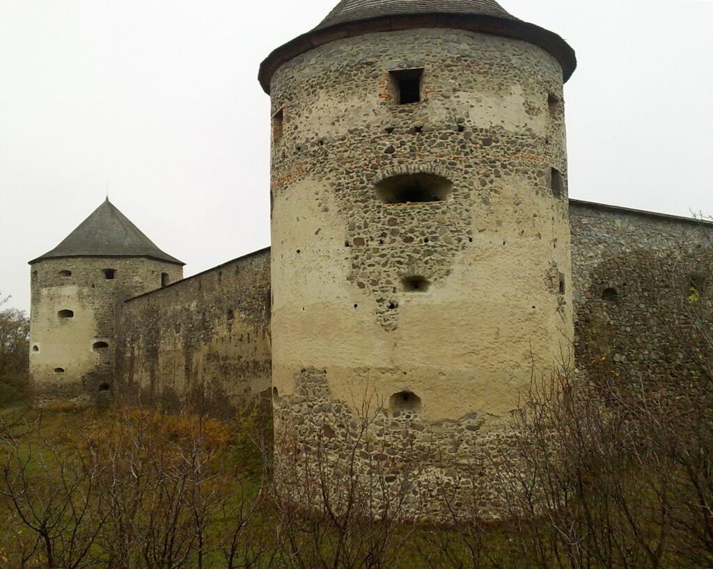 Bzovík: A Medieval Monastery Transformed into a Fortified Residence 4 Bzovík
