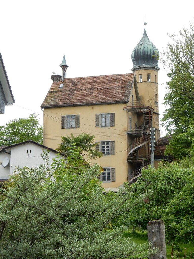 Luxburg Castle: A Water Castle on Lake Constance 1 Schloss Luxburg