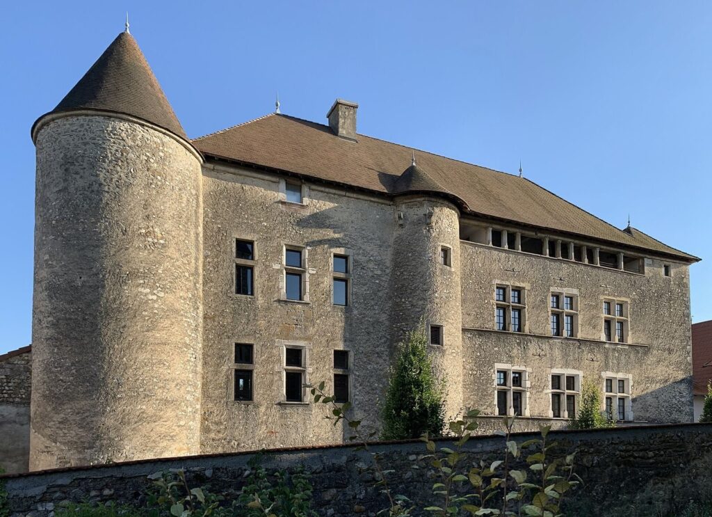 Sainte-Julie Castle: A Medieval Fortified Manor House in France 1 Château de Sainte-Julie