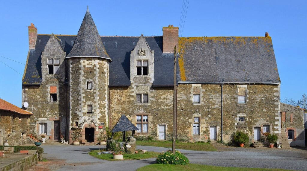 Chaperonnière Manor: Remains of a Fifteenth-Century Castle in France 1 manoir de la Chaperonnière