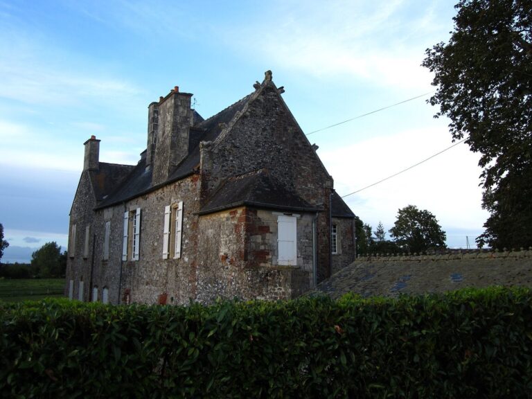 Mesnil Vitey Manor: A Fortified Residence in France