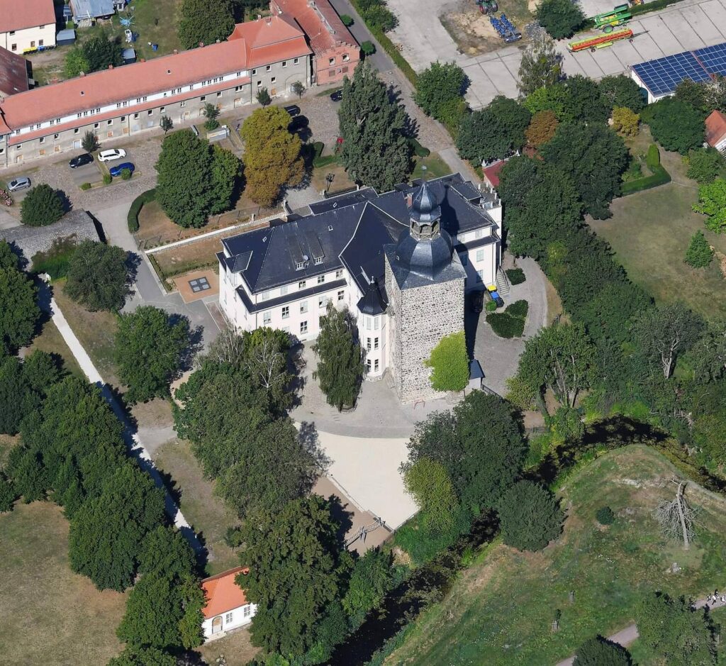 Schloss Möckern: A Castle Adapted for School Use 1 Schloss Möckern