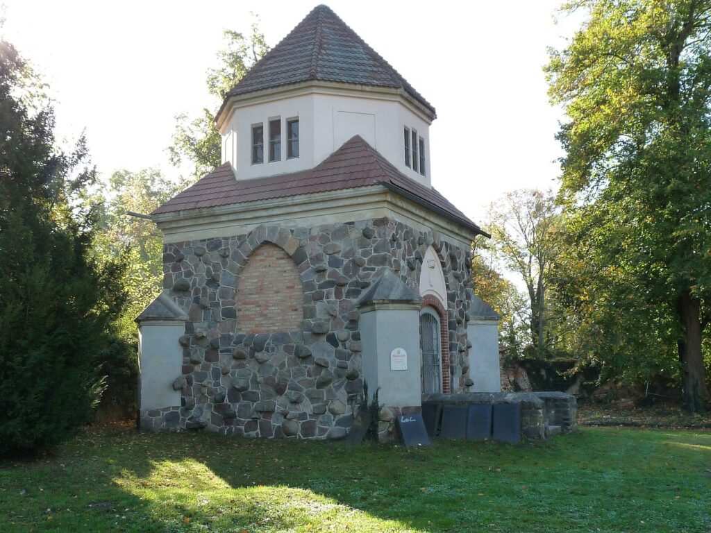 Schloss Möckern: A Castle Adapted for School Use 2 Schloss Möckern