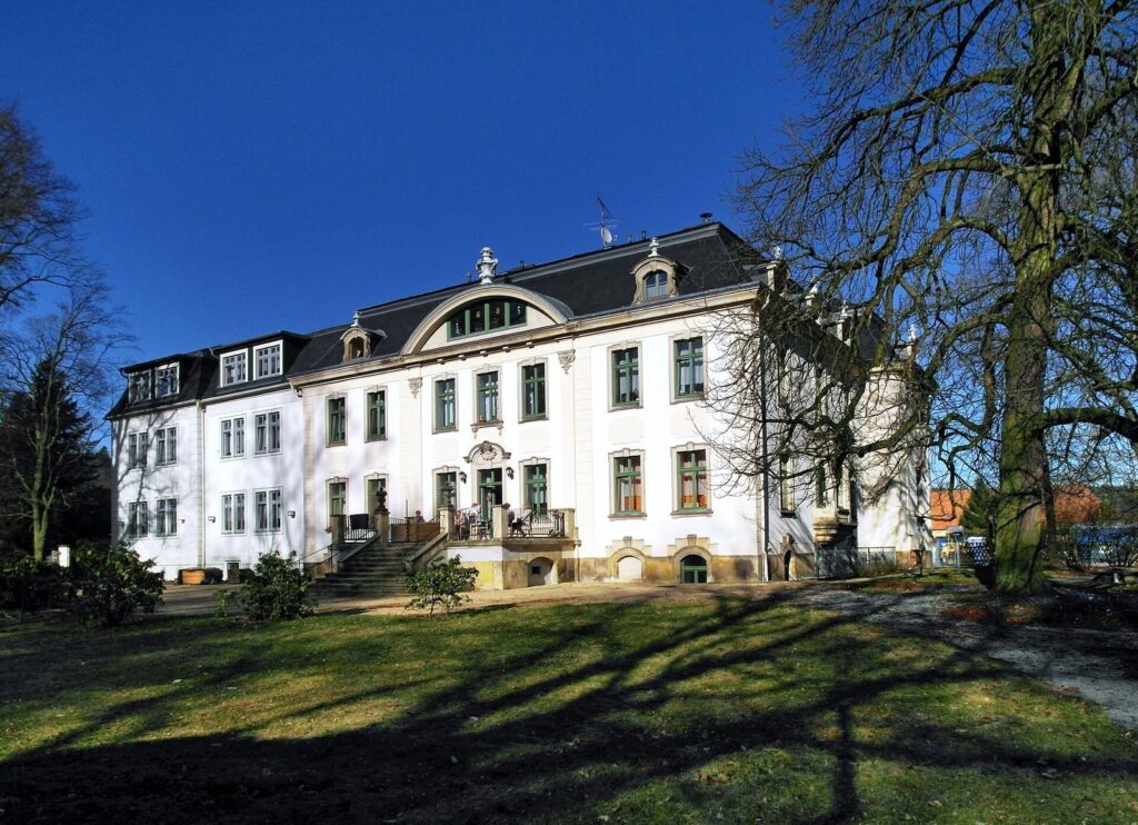 Friedersdorf Castle: A Neo-Baroque Manor House in Saxony 1 Schloss Friedersdorf