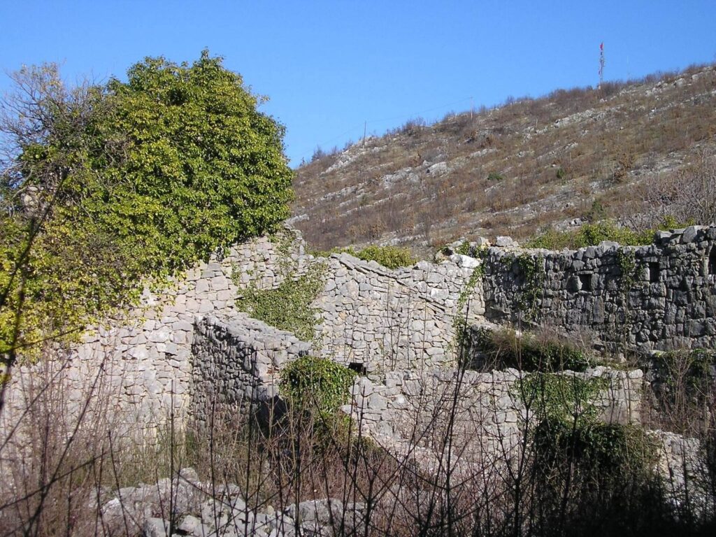 Hutovo Fortress: An Ottoman Fortification in Bosnia and Herzegovina 1 Hutovo Fortress