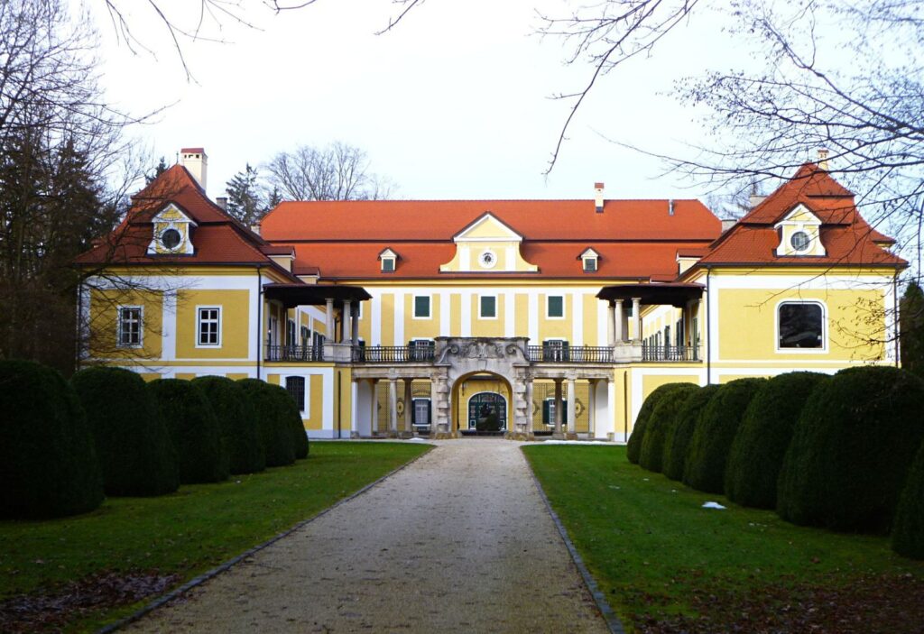 Kogl Castle (Schloss Kogl): An Estate in Upper Austria 1 Schloss Kogl