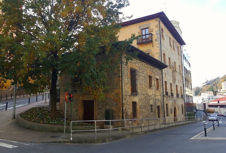 Isasi Palace (Markeskua): A Renaissance Residence and School in Eibar
