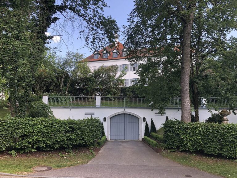 Weyhern Castle: A Baroque Residence and Agricultural Estate in Germany