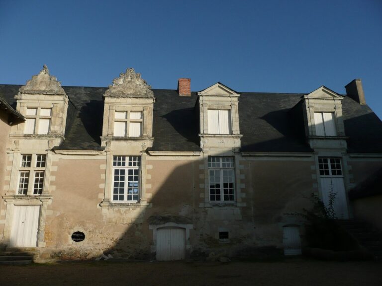 Manoir de la Coutardière: A Seigneurial Manor in Anjou