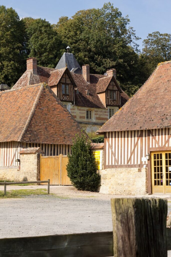 Manoir de Saint-Hippolyte: A Historic Manor House in France 3 Manoir de Saint-Hippolyte