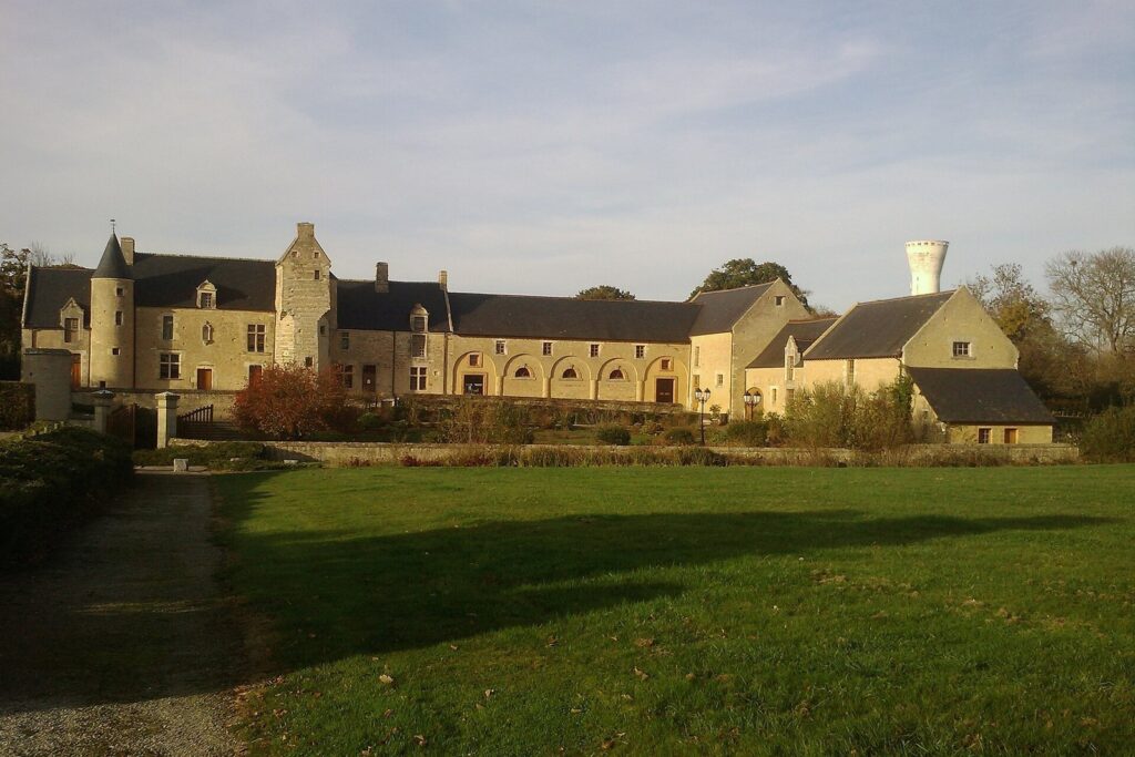 Manor House of Cantepie: A Sixteenth-Century Manor Farm in France 1 Manor house of Cantepie