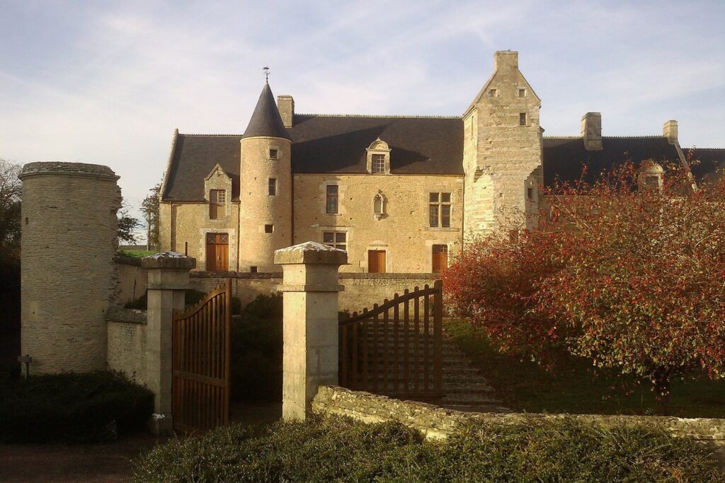 Manor House of Cantepie: A Sixteenth-Century Manor Farm in France 2 Manor house of Cantepie