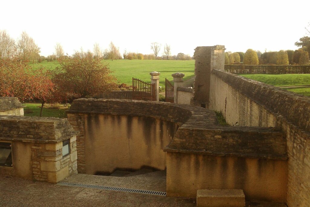 Manor House of Cantepie: A Sixteenth-Century Manor Farm in France 3 Manor house of Cantepie