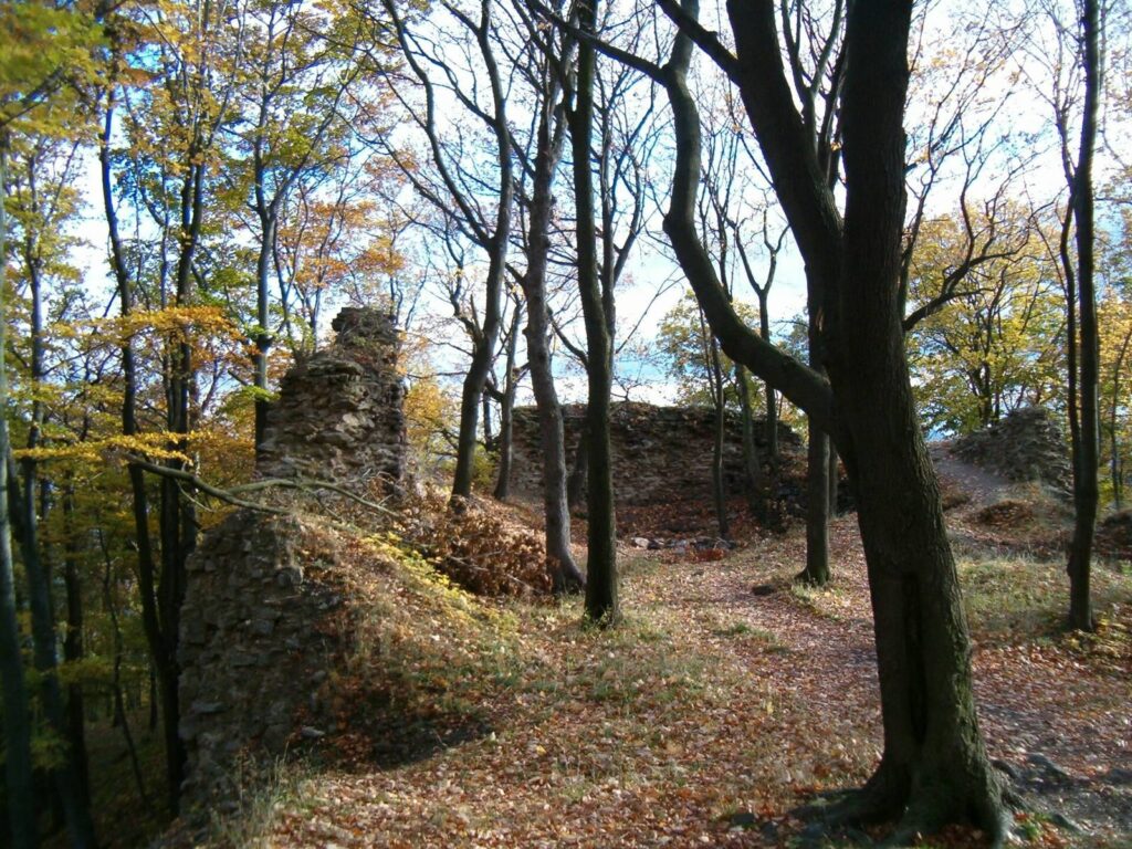 Kyšperk Castle: A Medieval Stronghold in Krupka, Czechia 2 Kyšperk (Krupka)