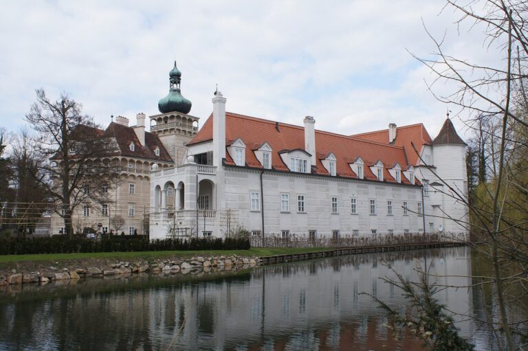 Schloss Pottenbrunn: A Castle and Seat of a Lordship in Austria
