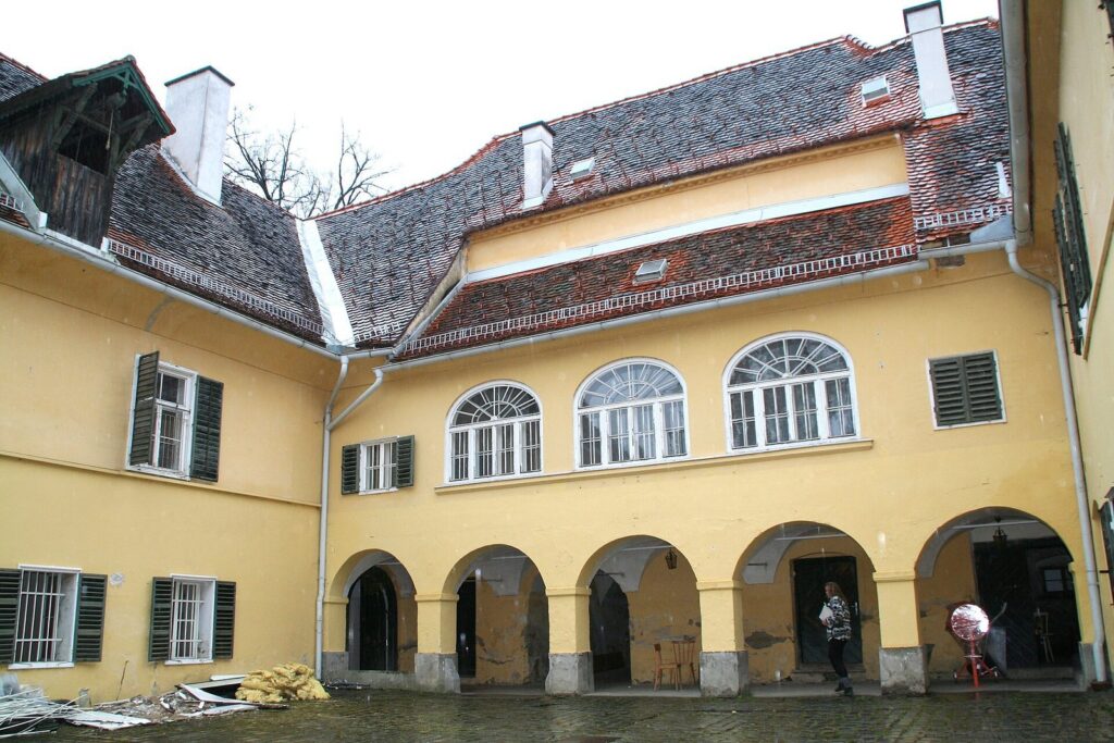 Schloss Reinthal: A Renaissance Castle and Former Abbey Farm in Austria 2 Schloss Reinthal
