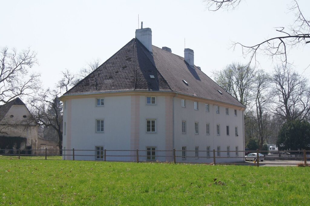 Schloss Fridau: A Late-Baroque Castle and Textile-Manufacturing Estate in Austria 3 Schloss Fridau