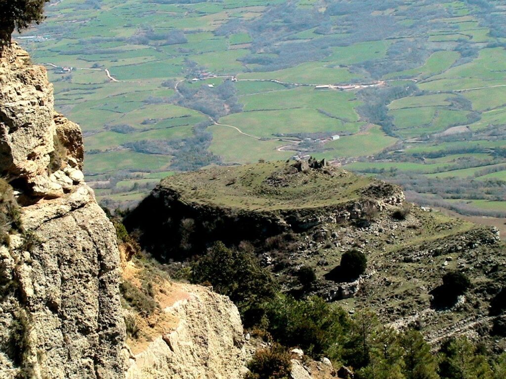 Toló Castle: A Medieval Hilltop Fortification in Lleida 2 Castell de Toló