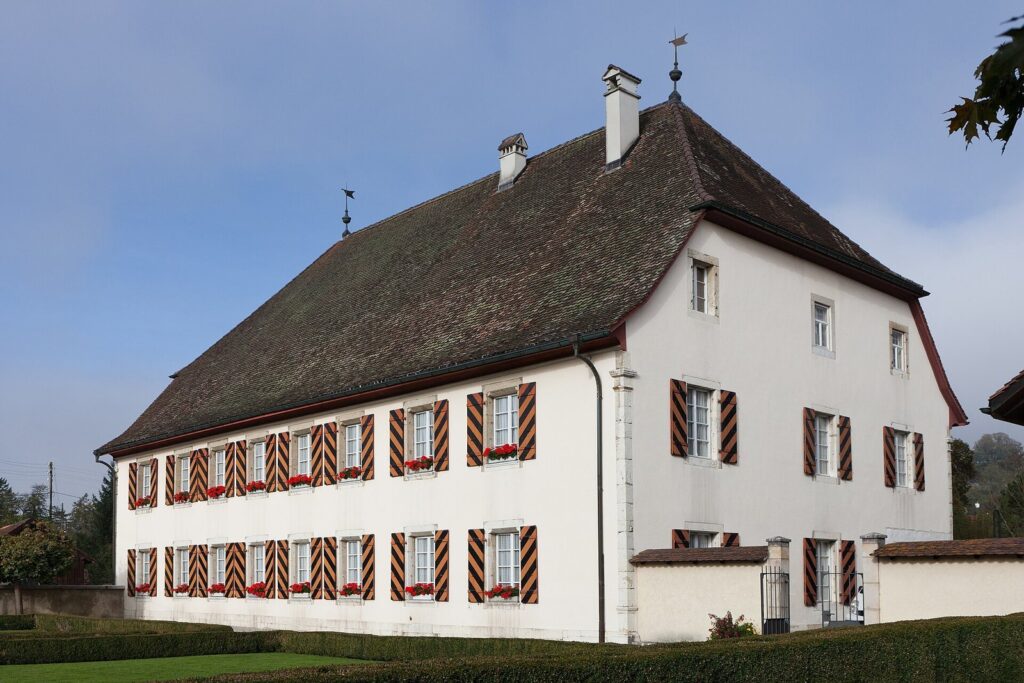 Courtelary Castle: Seat of the Bailiwick of Erguel 1 Courtelary Castle