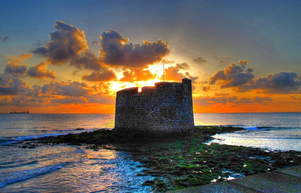 Castillo de San Cristóbal: A Coastal Fortification in Las Palmas de Gran Canaria 2 Castillo de San Cristóbal