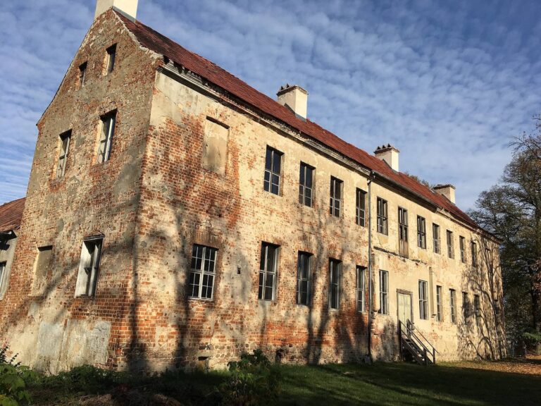 Schloß Münchehofe: A Prussian Manor House and Estate