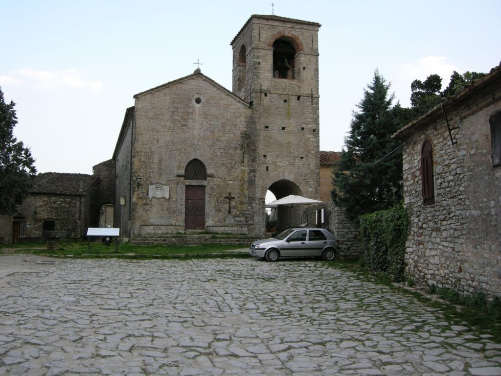 Monsummano Castle: A Medieval Hilltop Fortification in Tuscany 1 Monsummano Castle