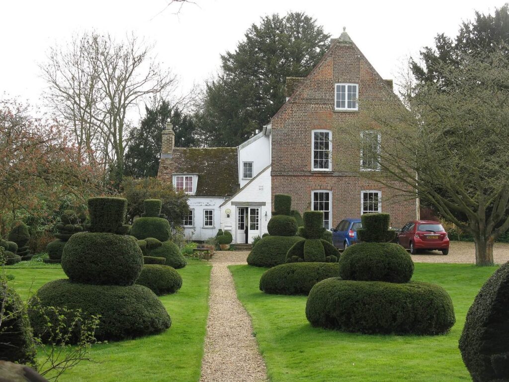 The Manor: A Medieval House in Hemingford Grey 2 The Manor